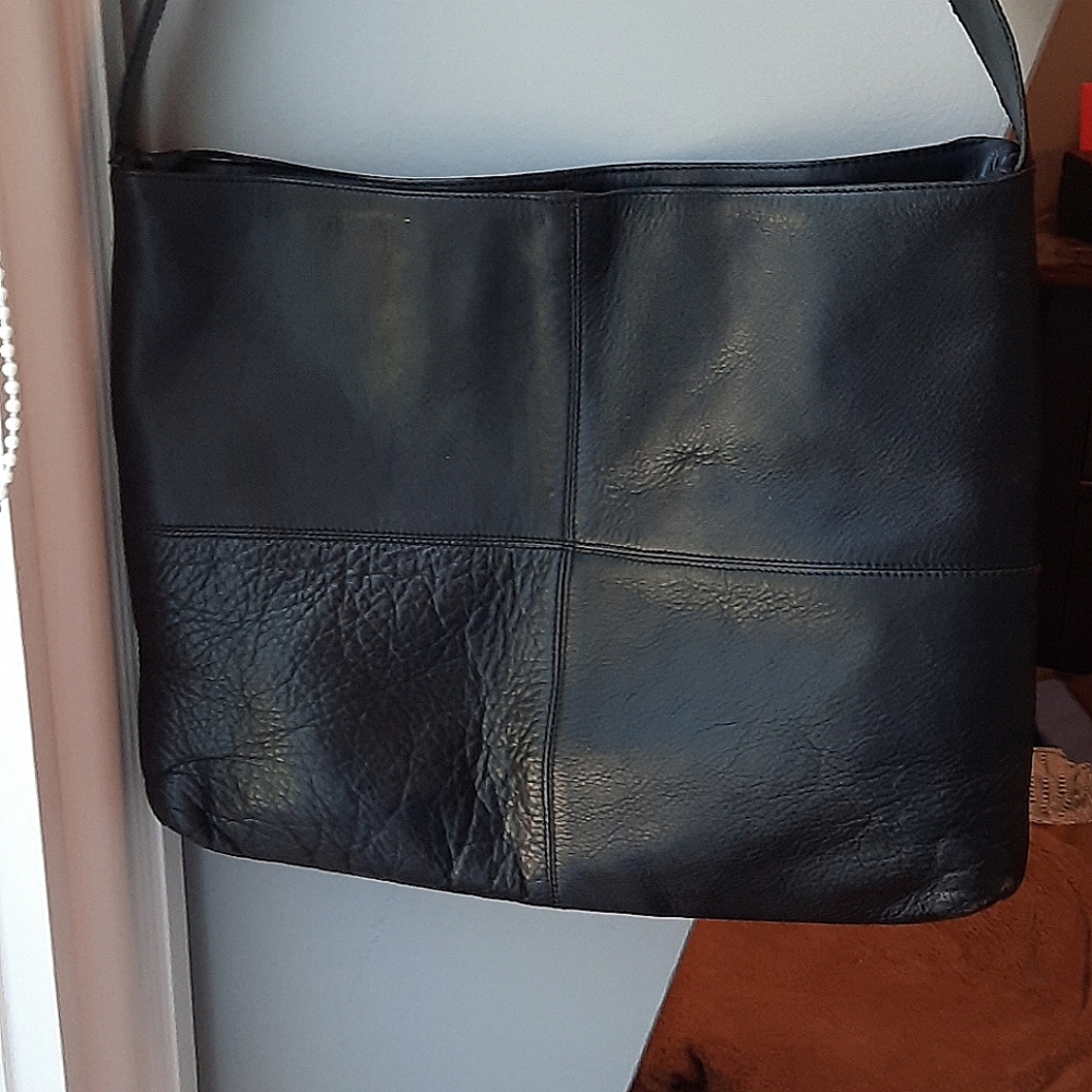 Luis Esteve Black Bag View 2
